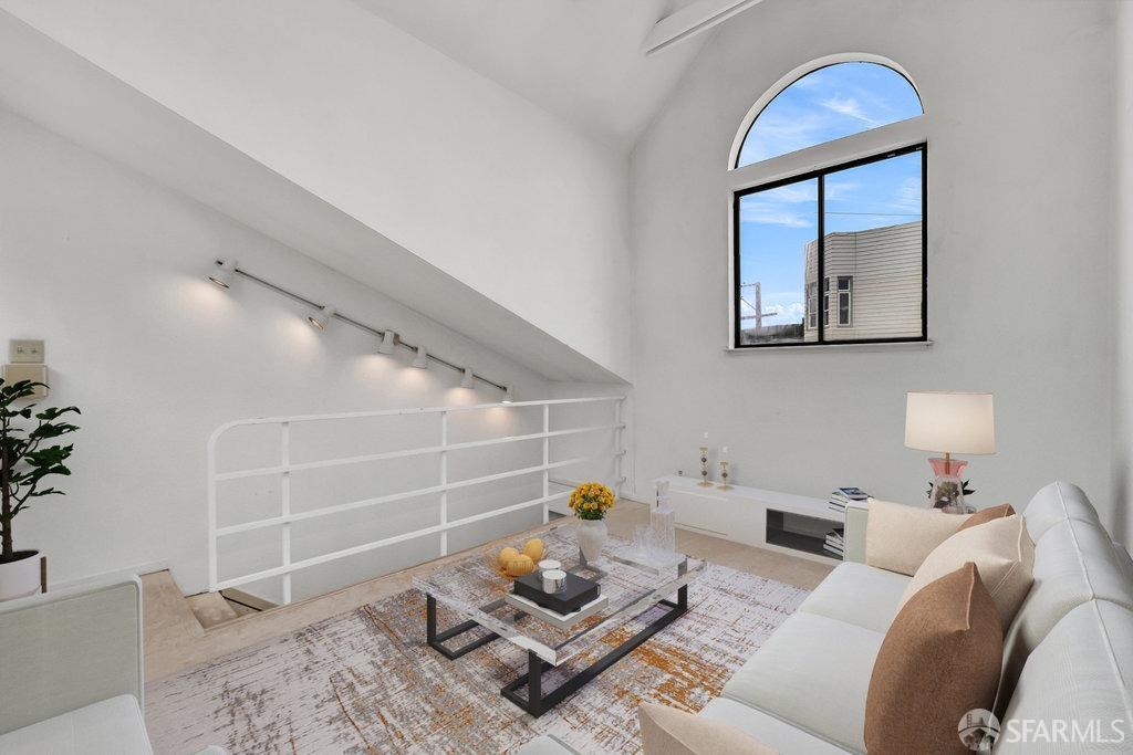 San Francisco, California 94117, United States, 1 Bedroom Bedrooms, ,1 BathroomBathrooms,Residential,Pending,122019