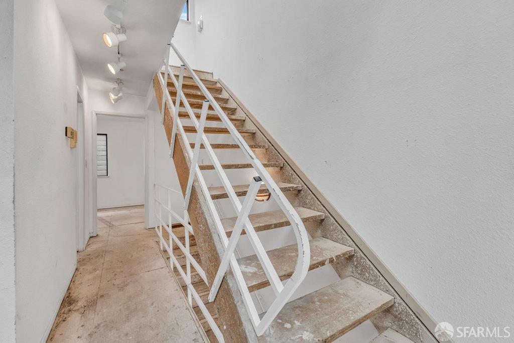 San Francisco, California 94117, United States, 1 Bedroom Bedrooms, ,1 BathroomBathrooms,Residential,Pending,122019