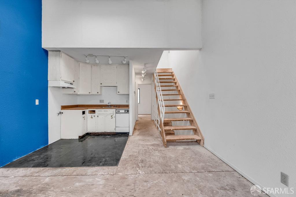 San Francisco, California 94117, United States, 1 Bedroom Bedrooms, ,1 BathroomBathrooms,Residential,Pending,122019