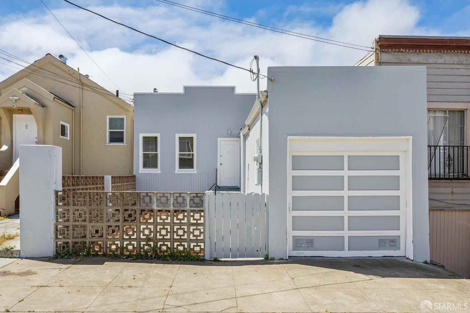 25 Farallones Street