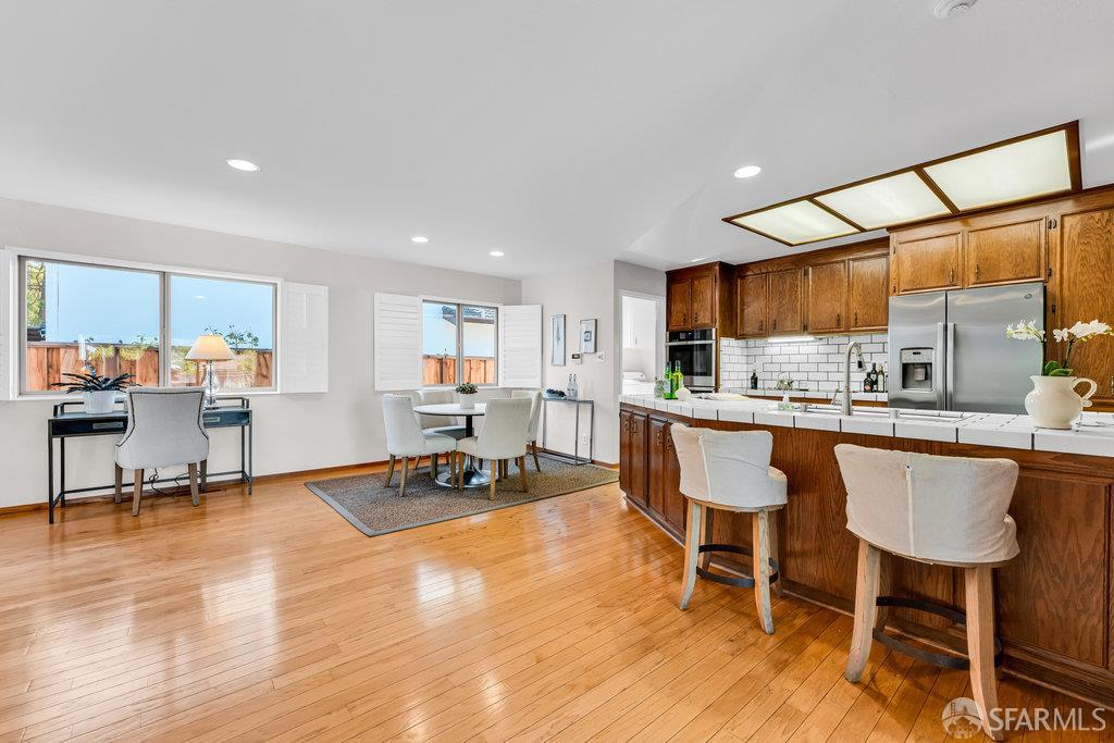 Walnut Creek, California 94598, United States, 3 Bedrooms Bedrooms, ,3 BathroomsBathrooms,Residential,Active,239598