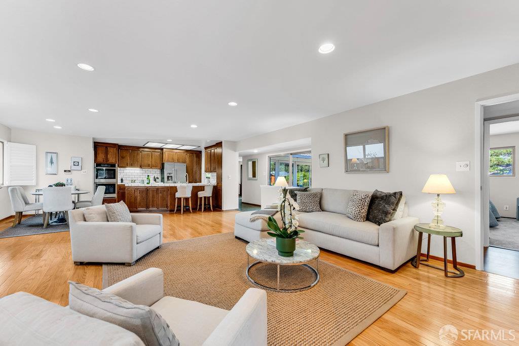 Walnut Creek, California 94598, United States, 3 Bedrooms Bedrooms, ,3 BathroomsBathrooms,Residential,Active,239598