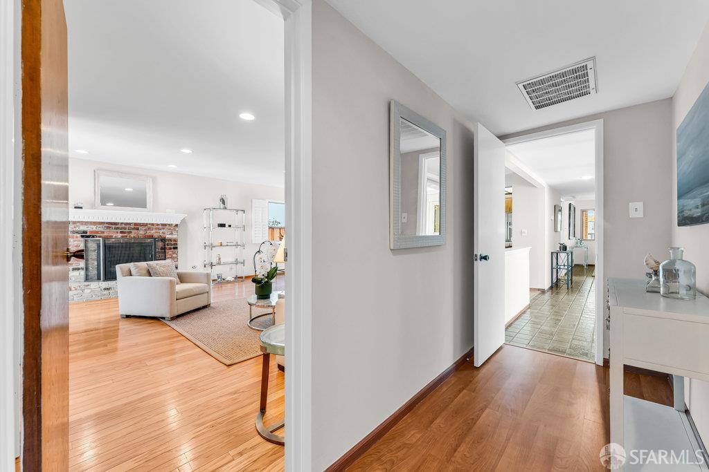 Walnut Creek, California 94598, United States, 3 Bedrooms Bedrooms, ,3 BathroomsBathrooms,Residential,Active,239598