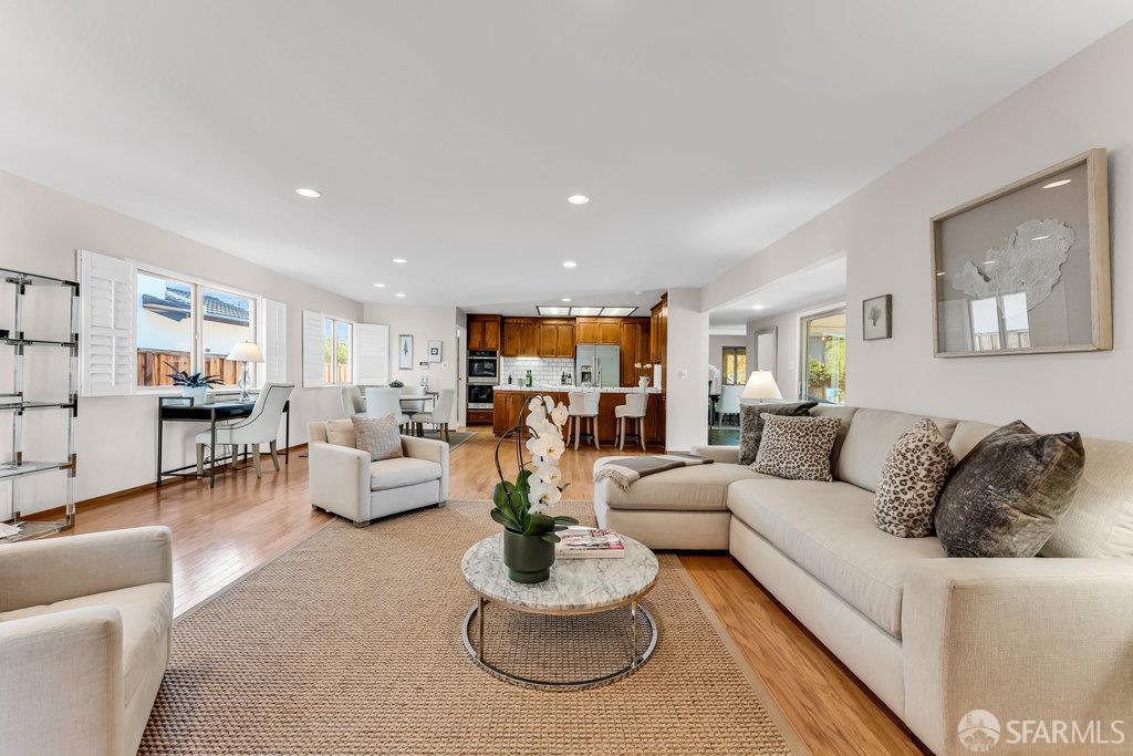 Walnut Creek, California 94598, United States, 3 Bedrooms Bedrooms, ,3 BathroomsBathrooms,Residential,Active,239598