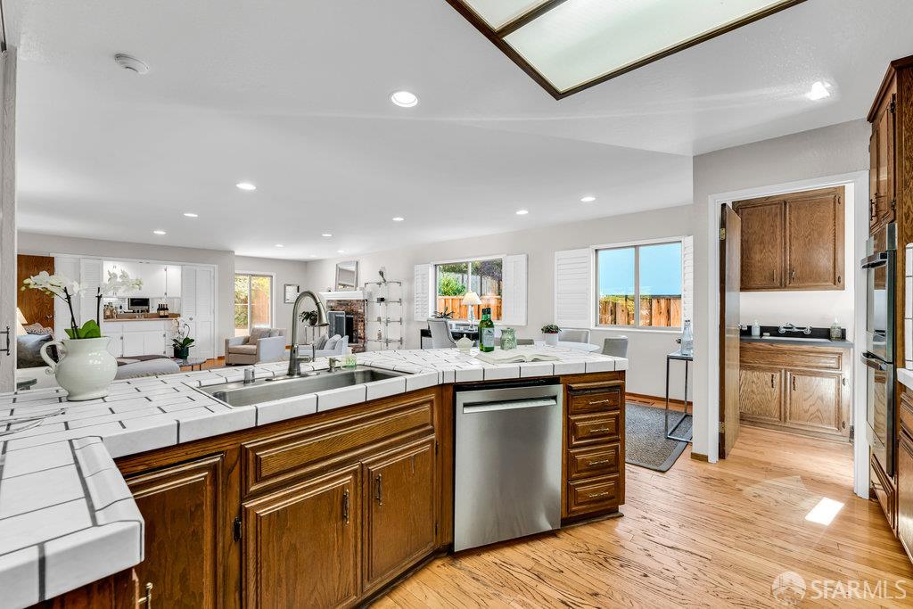 Walnut Creek, California 94598, United States, 3 Bedrooms Bedrooms, ,3 BathroomsBathrooms,Residential,Active,239598