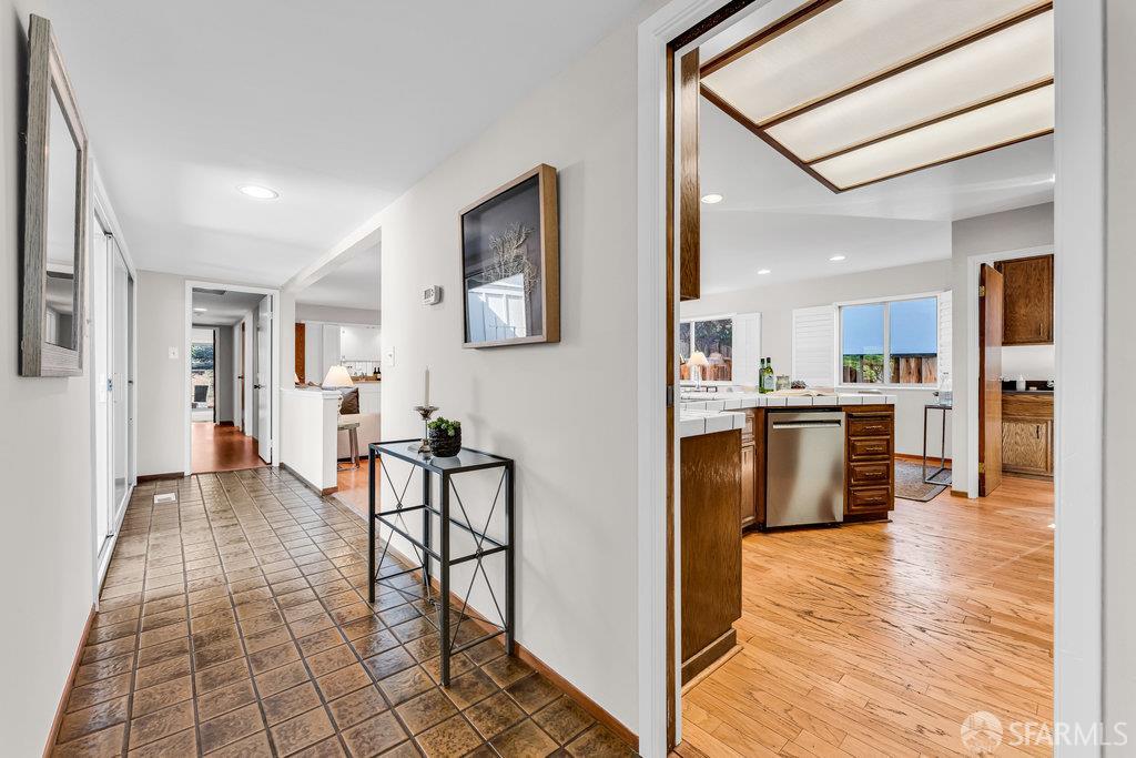 Walnut Creek, California 94598, United States, 3 Bedrooms Bedrooms, ,3 BathroomsBathrooms,Residential,Active,239598