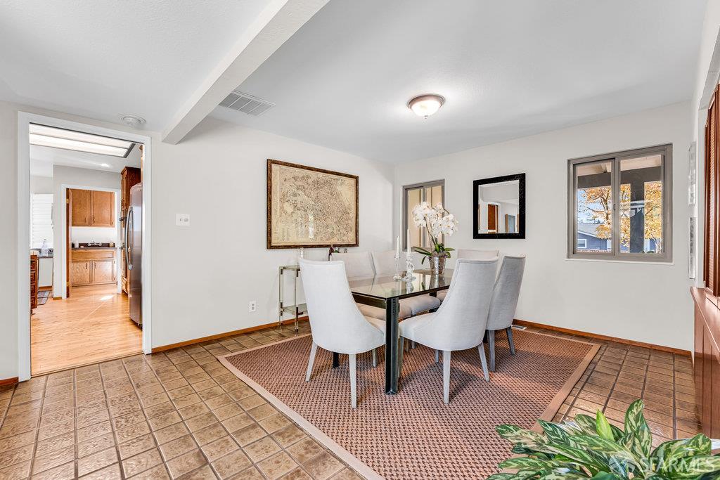 Walnut Creek, California 94598, United States, 3 Bedrooms Bedrooms, ,3 BathroomsBathrooms,Residential,Active,239598