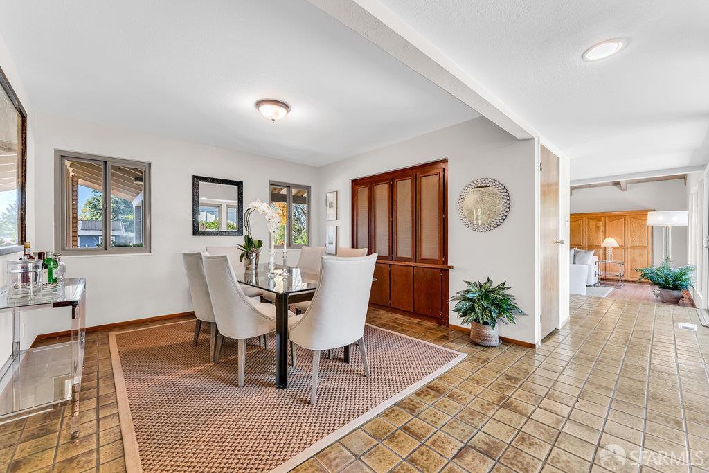 Walnut Creek, California 94598, United States, 3 Bedrooms Bedrooms, ,3 BathroomsBathrooms,Residential,Active,239598