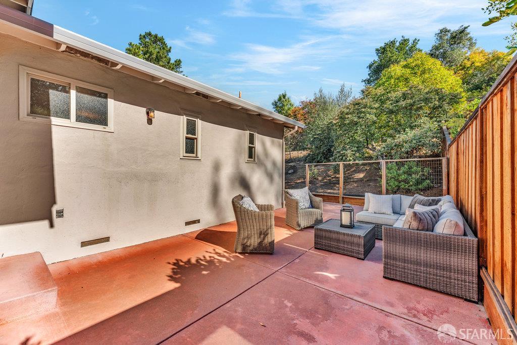 Walnut Creek, California 94598, United States, 3 Bedrooms Bedrooms, ,3 BathroomsBathrooms,Residential,Active,239598