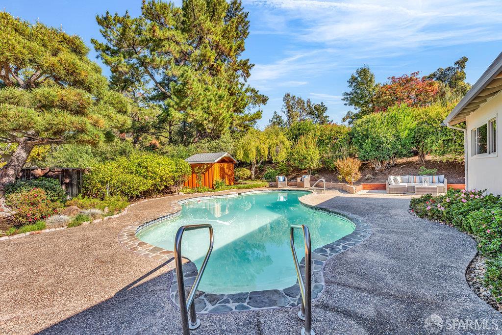 Walnut Creek, California 94598, United States, 3 Bedrooms Bedrooms, ,3 BathroomsBathrooms,Residential,Active,239598