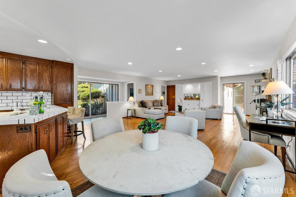 Walnut Creek, California 94598, United States, 3 Bedrooms Bedrooms, ,3 BathroomsBathrooms,Residential,Active,239598