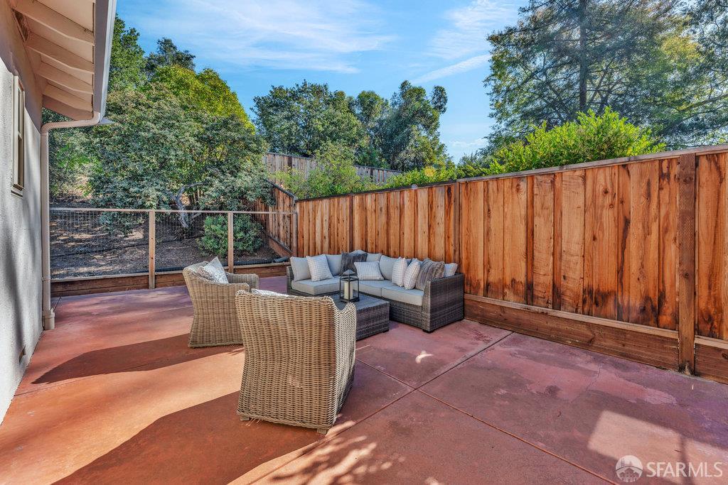 Walnut Creek, California 94598, United States, 3 Bedrooms Bedrooms, ,3 BathroomsBathrooms,Residential,Active,239598