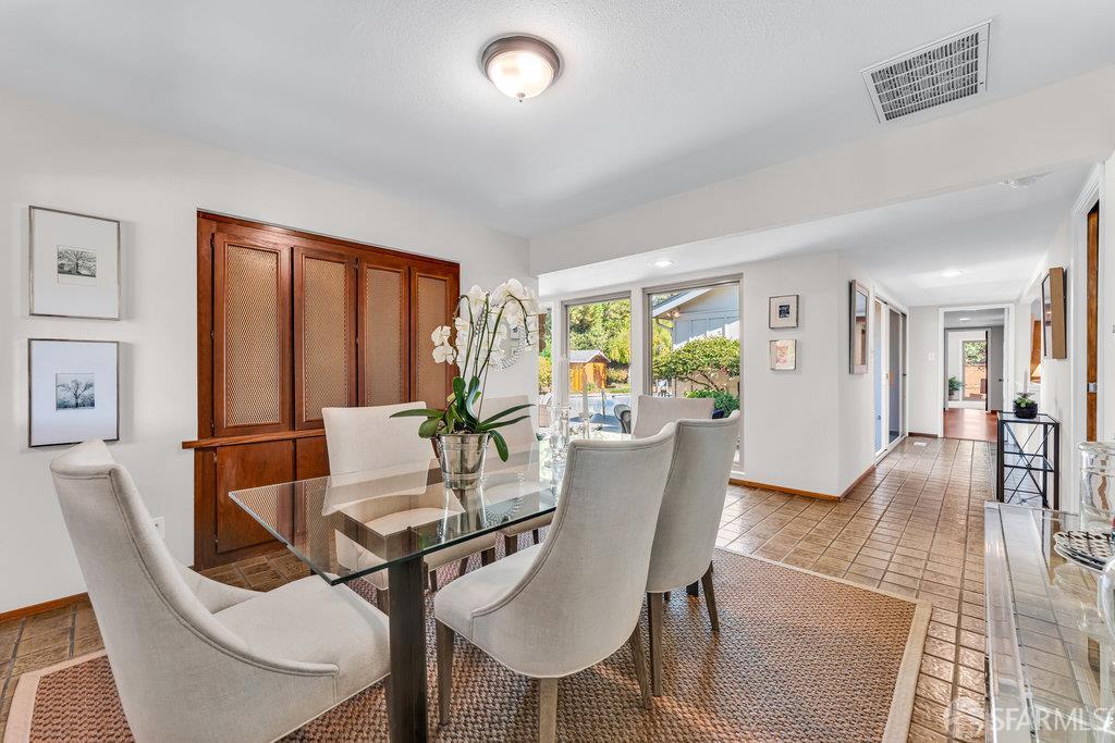 Walnut Creek, California 94598, United States, 3 Bedrooms Bedrooms, ,3 BathroomsBathrooms,Residential,Active,239598