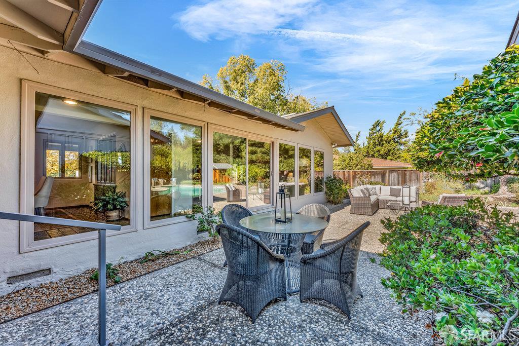 Walnut Creek, California 94598, United States, 3 Bedrooms Bedrooms, ,3 BathroomsBathrooms,Residential,Active,239598