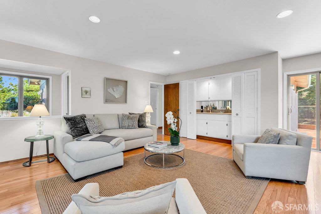 Walnut Creek, California 94598, United States, 3 Bedrooms Bedrooms, ,3 BathroomsBathrooms,Residential,Active,239598