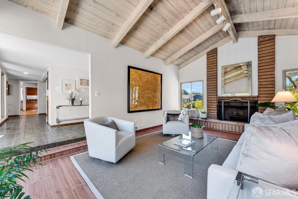 Walnut Creek, California 94598, United States, 3 Bedrooms Bedrooms, ,3 BathroomsBathrooms,Residential,Active,239598