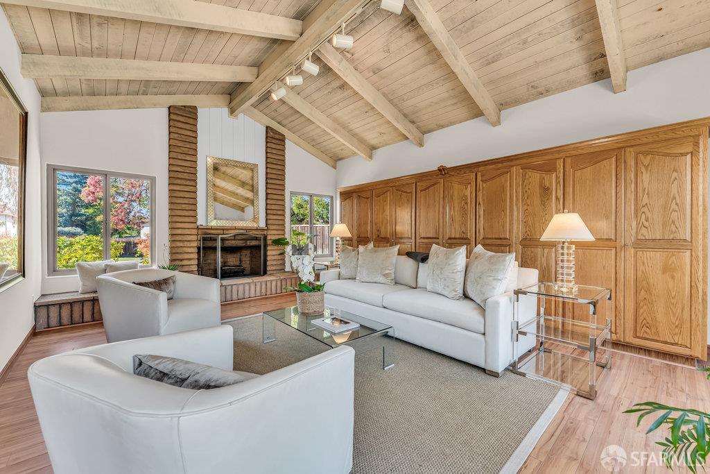 Walnut Creek, California 94598, United States, 3 Bedrooms Bedrooms, ,3 BathroomsBathrooms,Residential,Active,239598