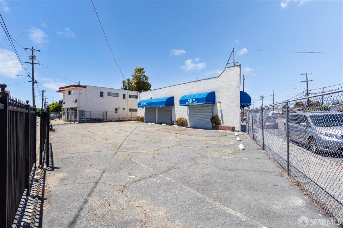 6125 Foothill Boulevard