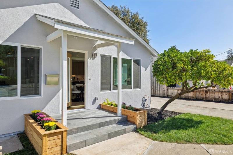 717 Alameda De Las Pulgas
