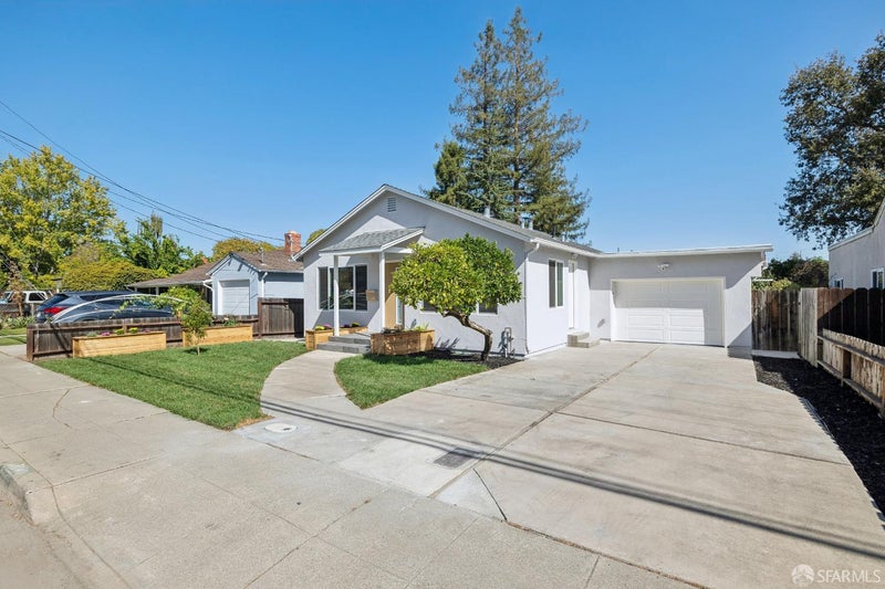 717 Alameda De Las Pulgas