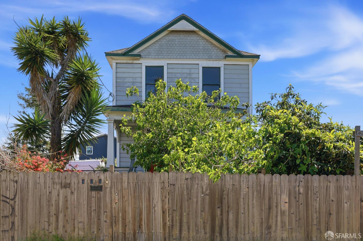 979 Grace Avenue