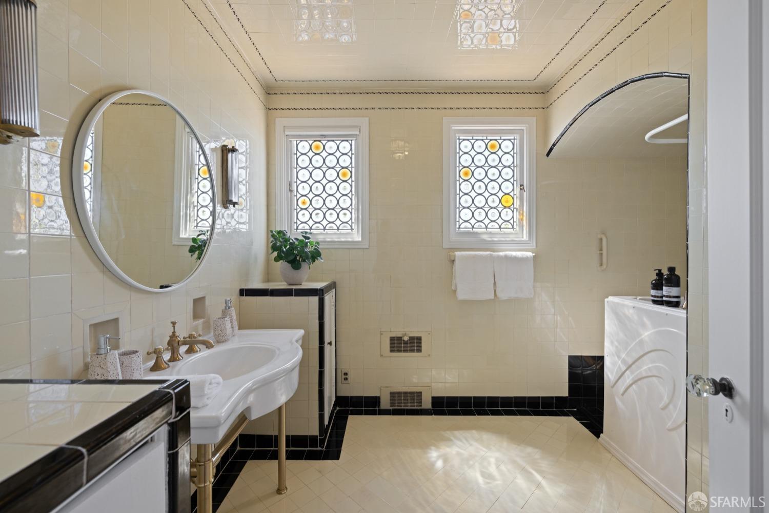 San Francisco, California 94127, United States, 5 Bedrooms Bedrooms, ,5 BathroomsBathrooms,Residential,Active,96675