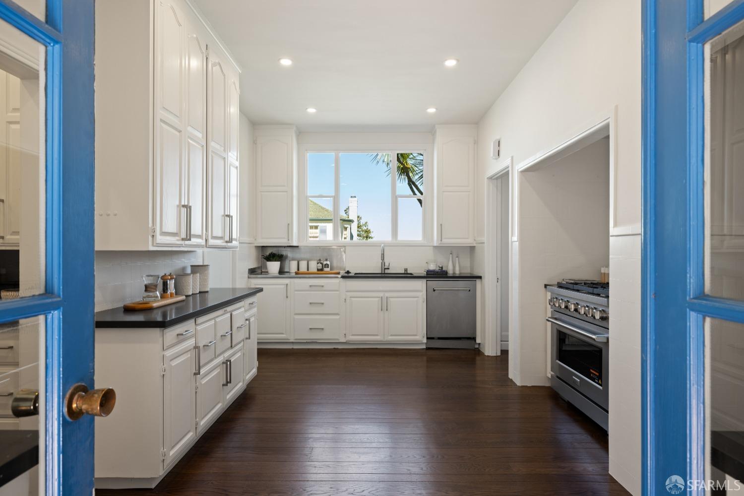 San Francisco, California 94127, United States, 5 Bedrooms Bedrooms, ,5 BathroomsBathrooms,Residential,Active,96675