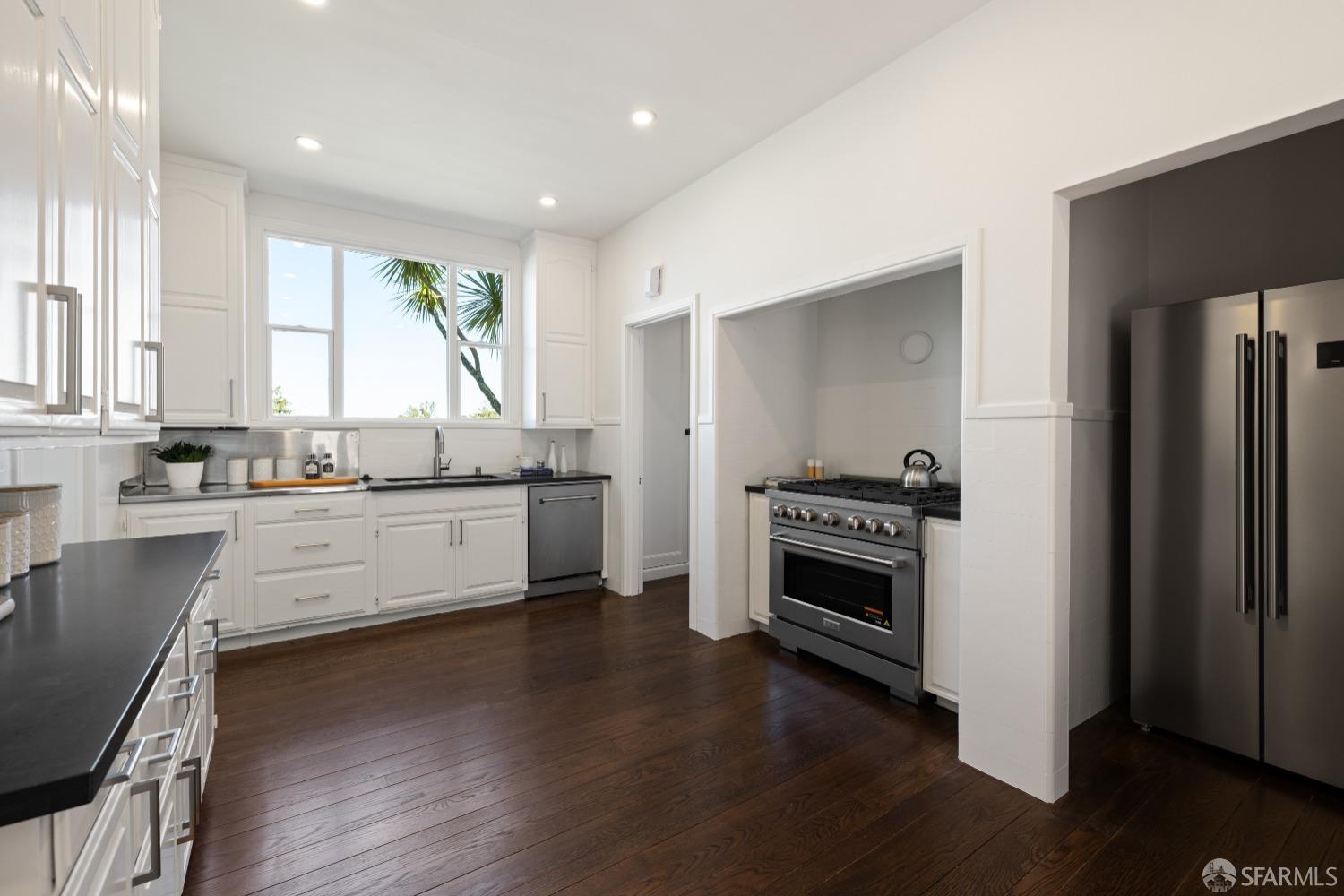 San Francisco, California 94127, United States, 5 Bedrooms Bedrooms, ,5 BathroomsBathrooms,Residential,Active,96675