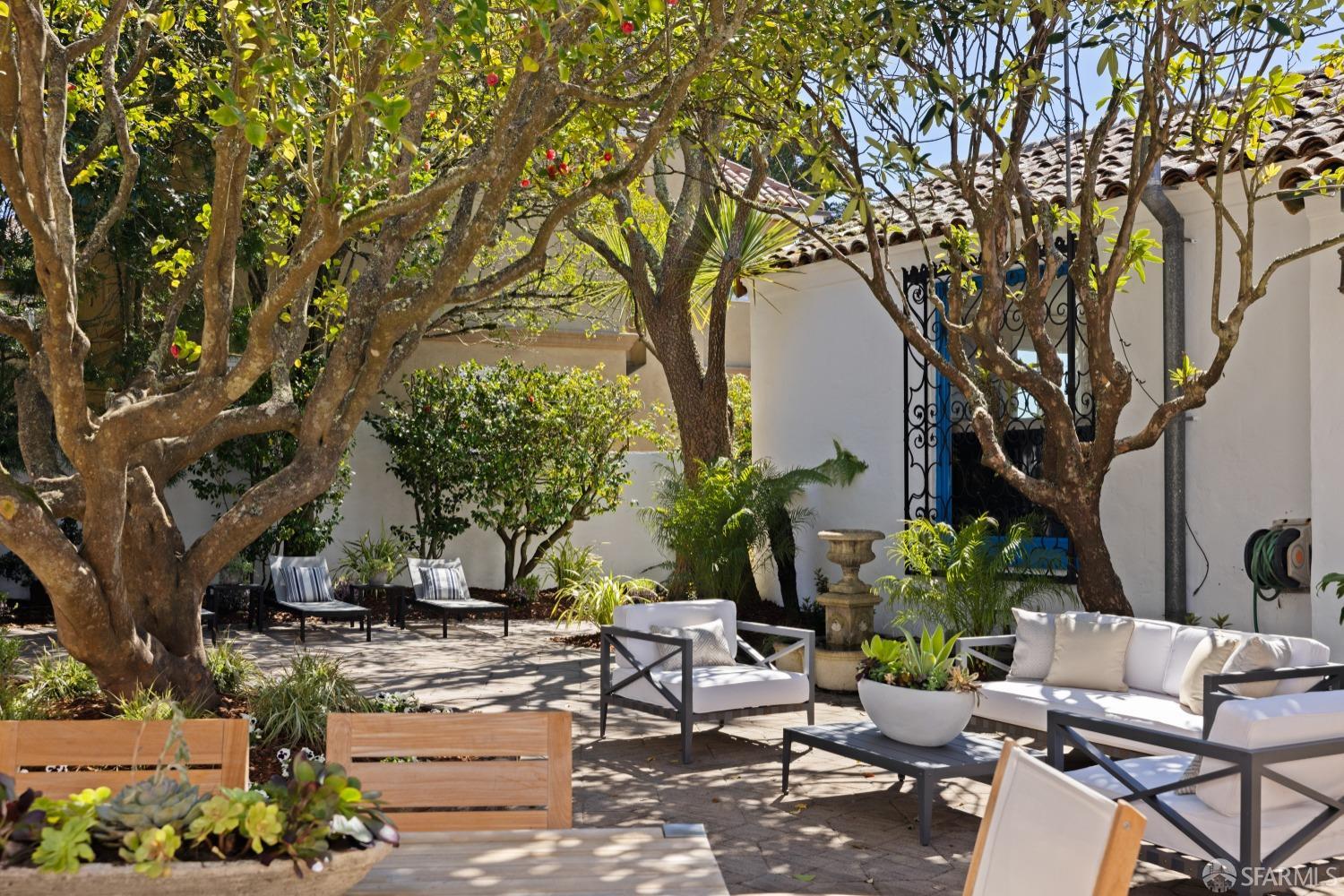 San Francisco, California 94127, United States, 5 Bedrooms Bedrooms, ,5 BathroomsBathrooms,Residential,Active,96675