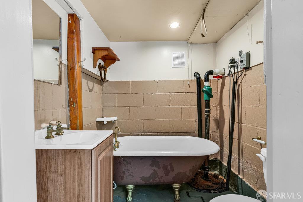 Oakland, California 94611, United States, 2 Bedrooms Bedrooms, ,2 BathroomsBathrooms,Residential,Active,217751