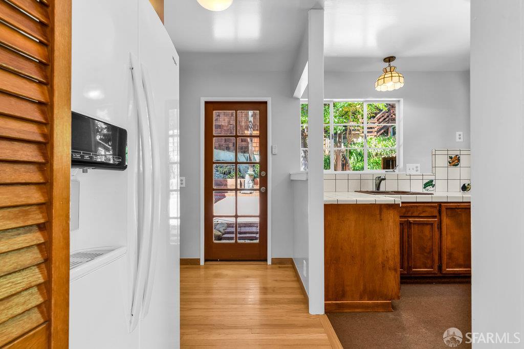 Oakland, California 94611, United States, 2 Bedrooms Bedrooms, ,2 BathroomsBathrooms,Residential,Active,217751