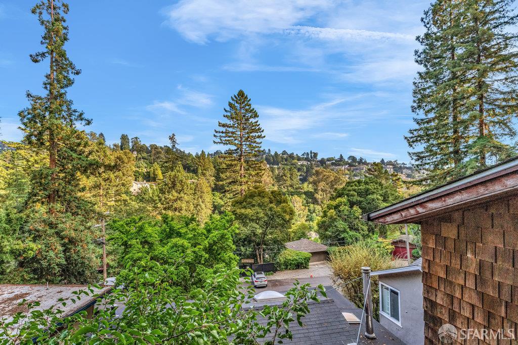 Oakland, California 94611, United States, 2 Bedrooms Bedrooms, ,2 BathroomsBathrooms,Residential,Active,217751