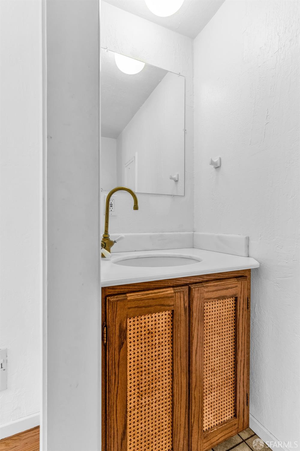 Oakland, California 94611, United States, 2 Bedrooms Bedrooms, ,2 BathroomsBathrooms,Residential,Active,217751