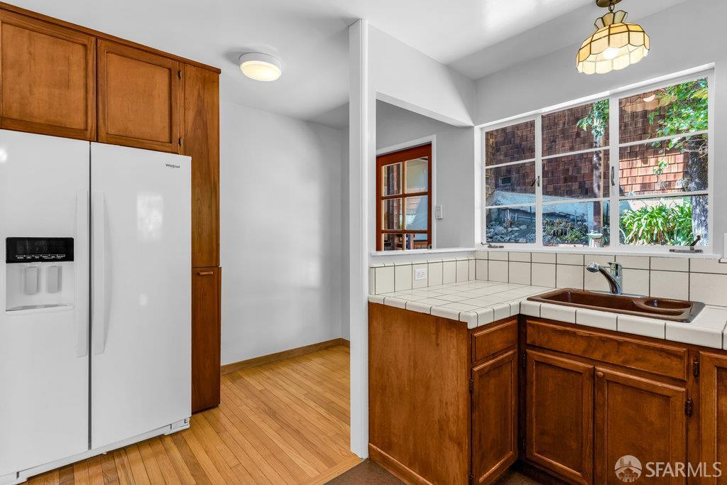 Oakland, California 94611, United States, 2 Bedrooms Bedrooms, ,2 BathroomsBathrooms,Residential,Active,217751