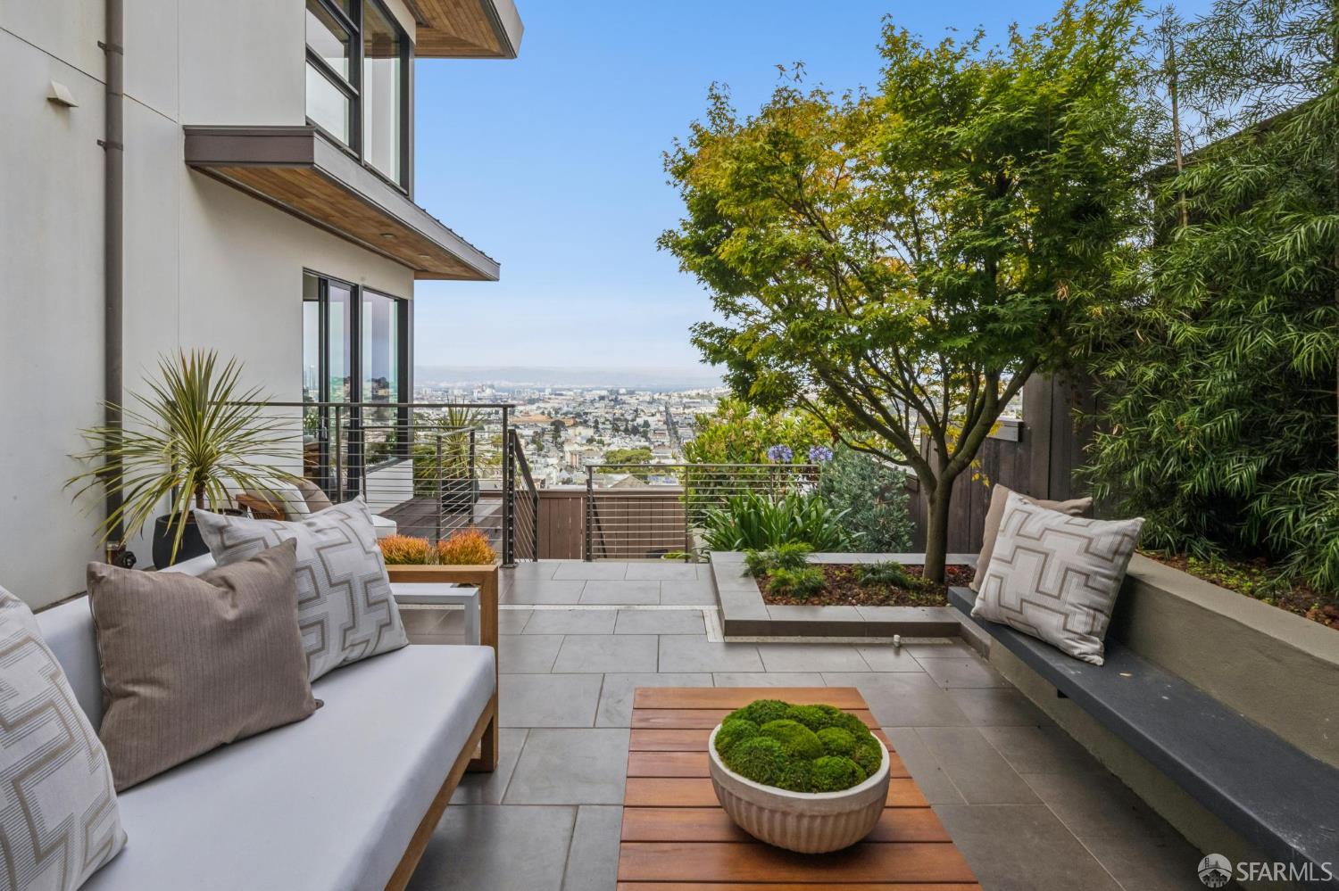 10 Deming Street