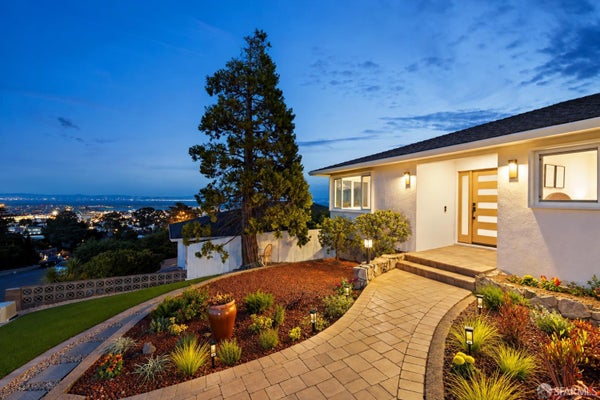 2831 FRONTERA WAY, BURLINGAME, CA 94010 - Image b827b089190a11f2f26b5ba8533803d0/3416395922