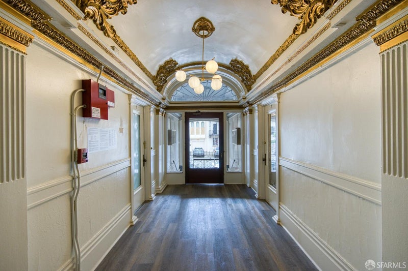 550 Baker Street