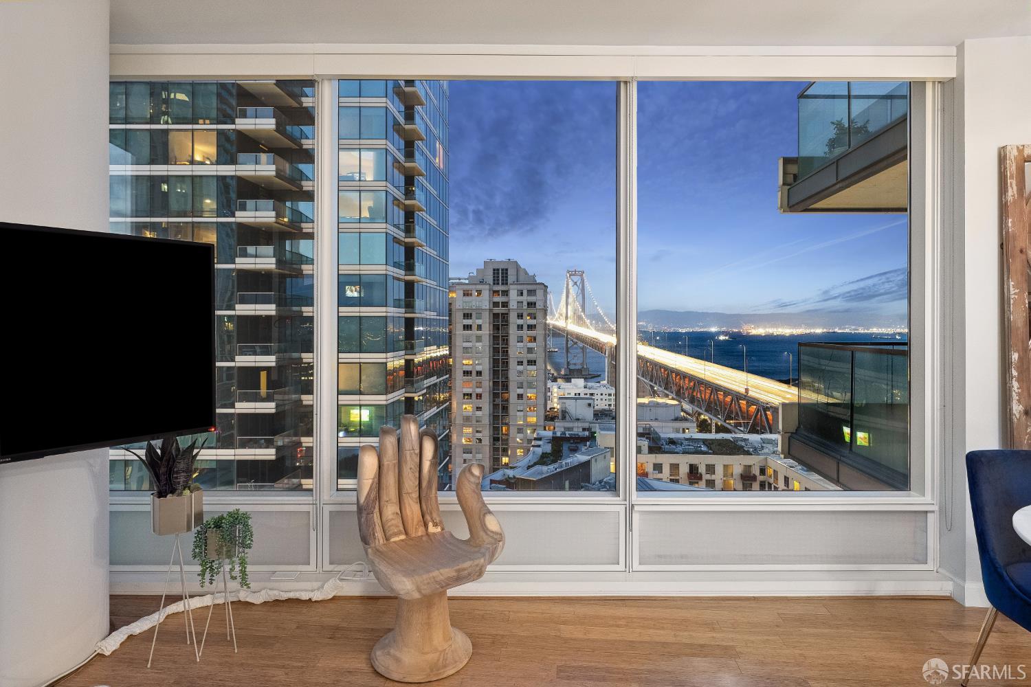 425 1st Street 1607