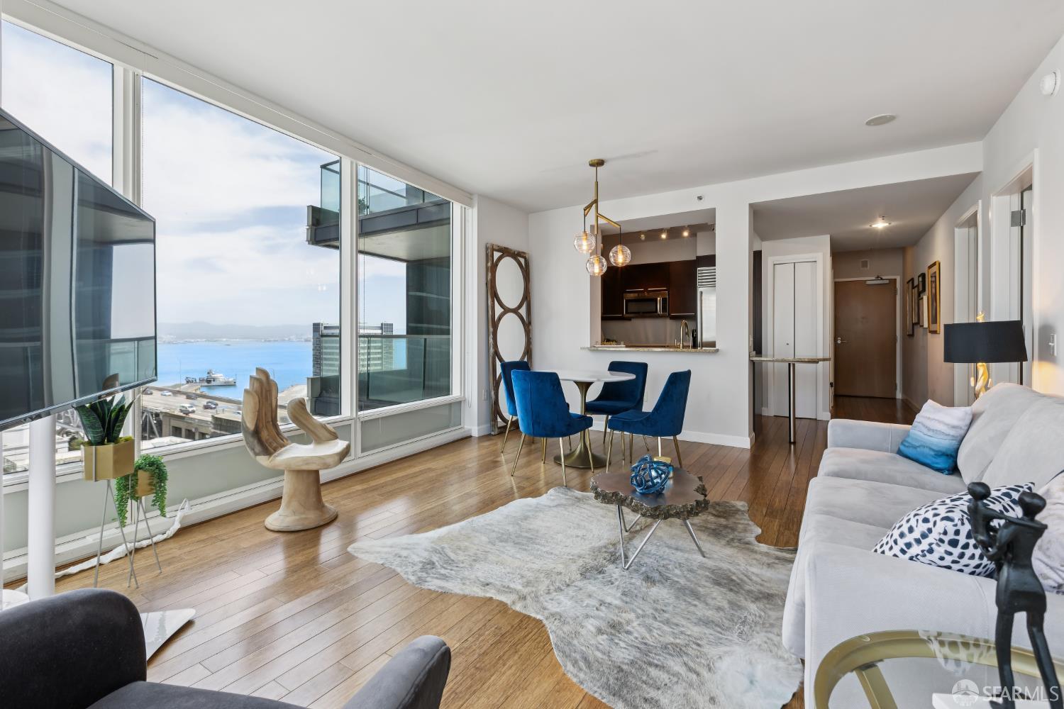 425 1st Street 1607