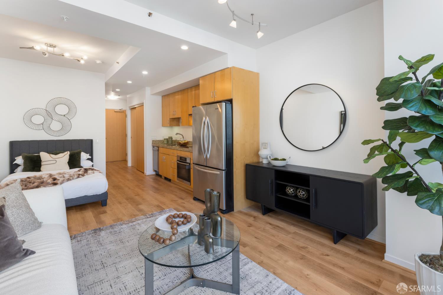 750 Van Ness Avenue 402
