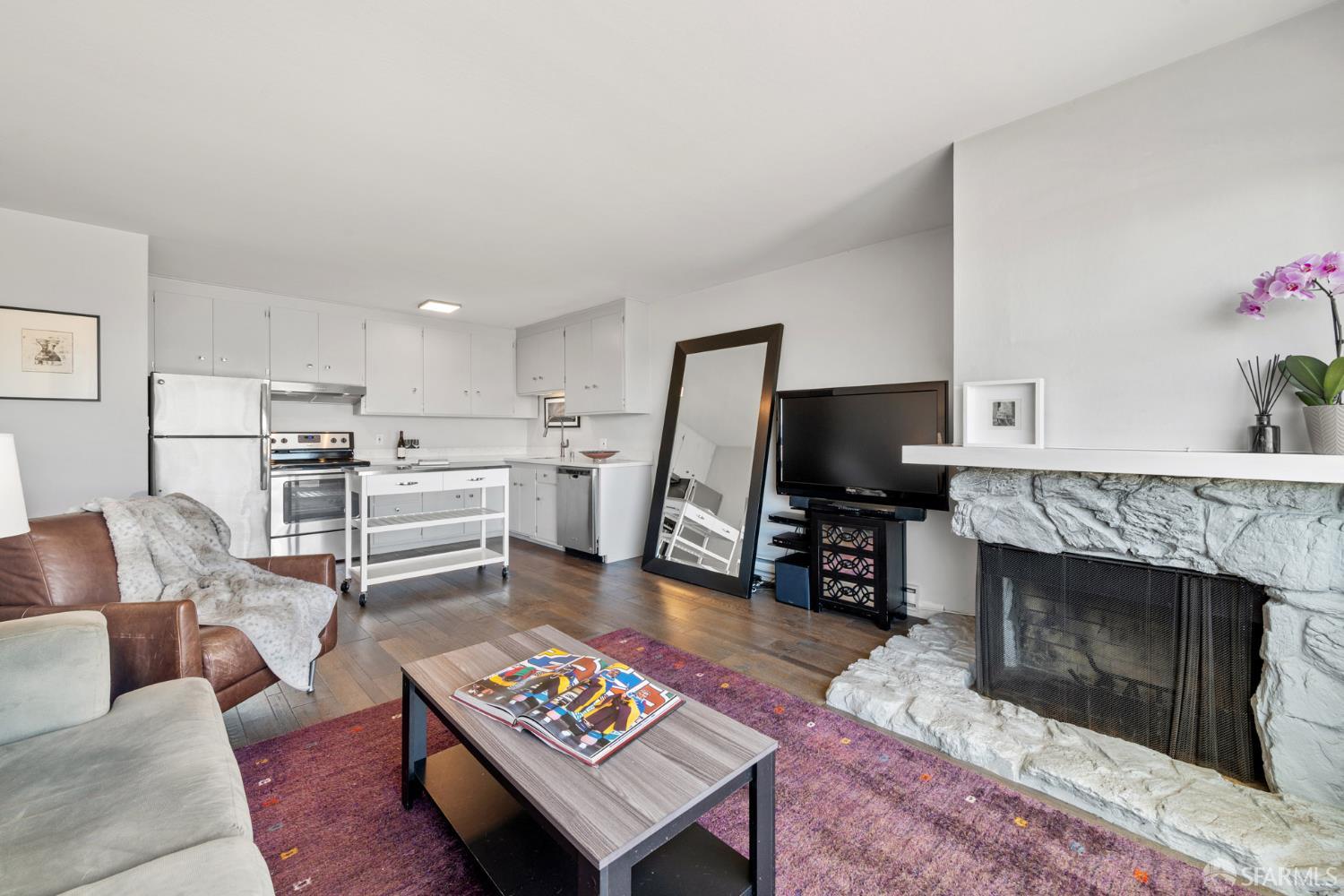 655 Corbett Avenue 203