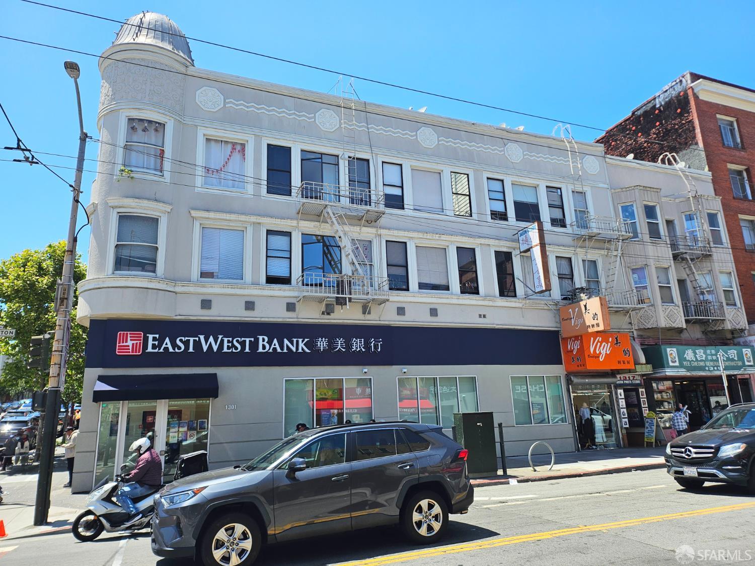 700 Broadway