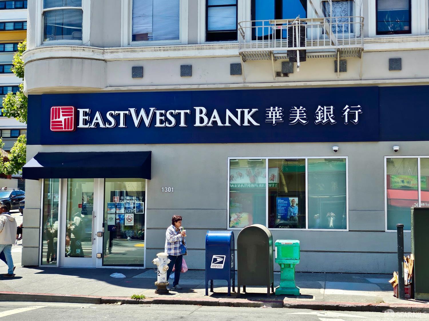 700 Broadway
