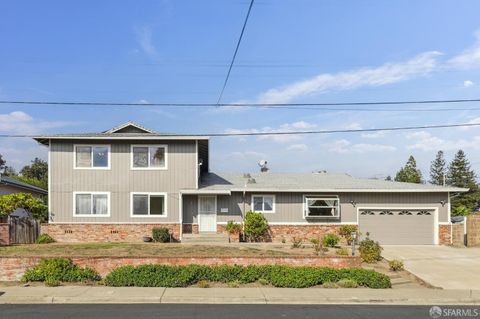 Photo of 2 Beaumont Court, Lafayette, CA 94549 (MLS # 425083264)