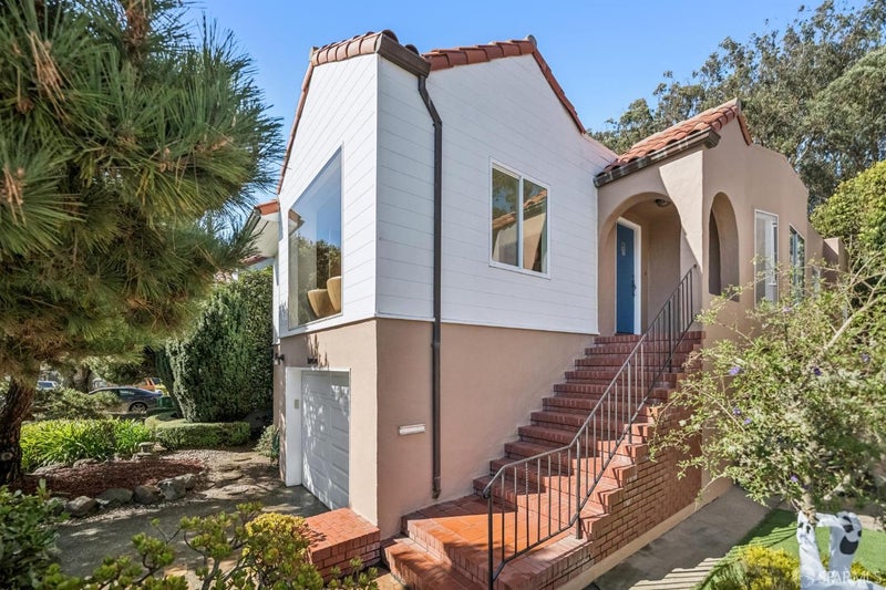 12 Crestlake Drive