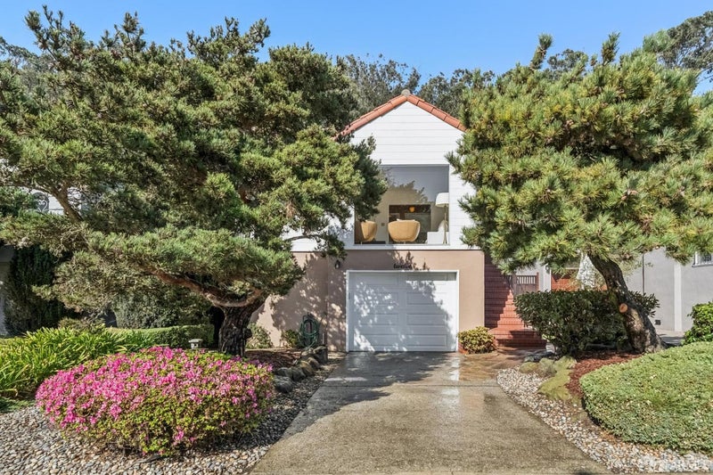 12 Crestlake Drive