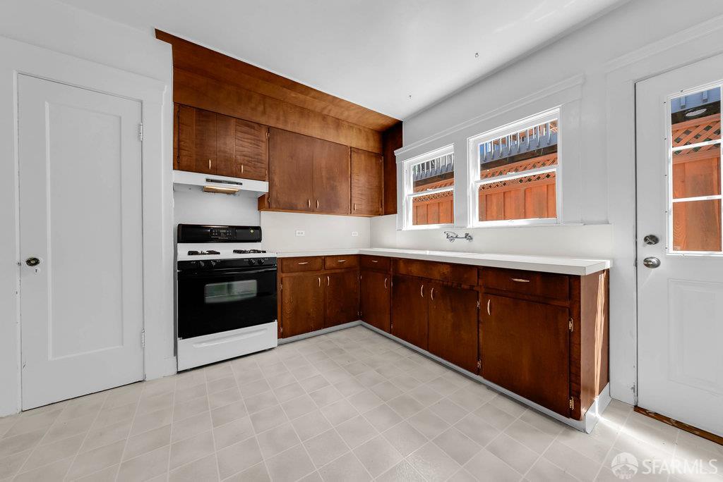 Oakland, California 94602, United States, 2 Bedrooms Bedrooms, ,Residential,Pending,209589