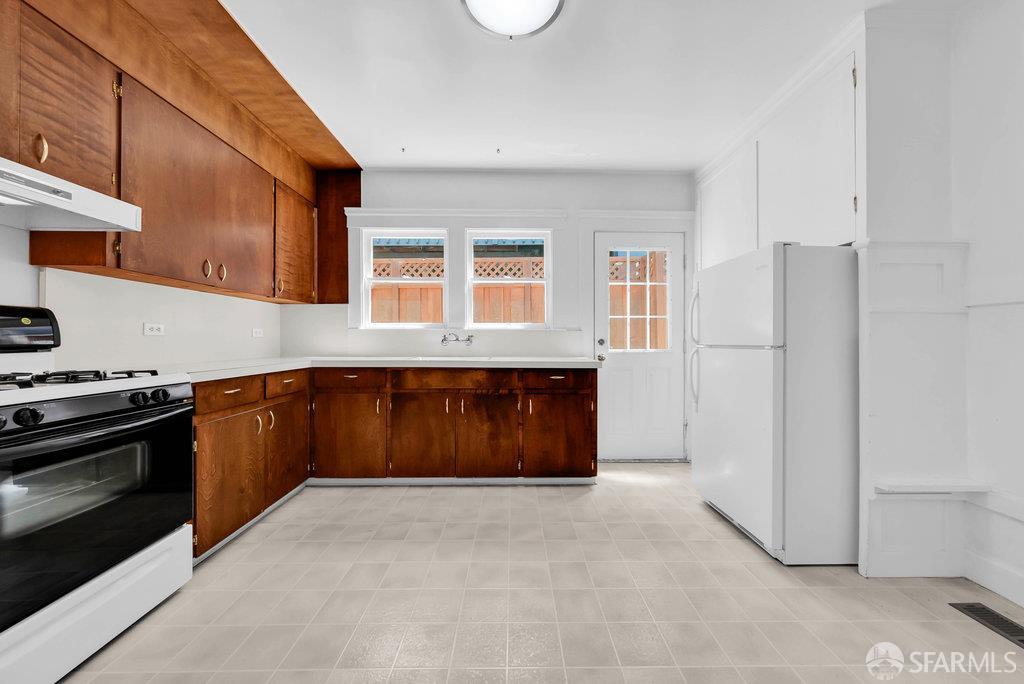 Oakland, California 94602, United States, 2 Bedrooms Bedrooms, ,Residential,Pending,209589