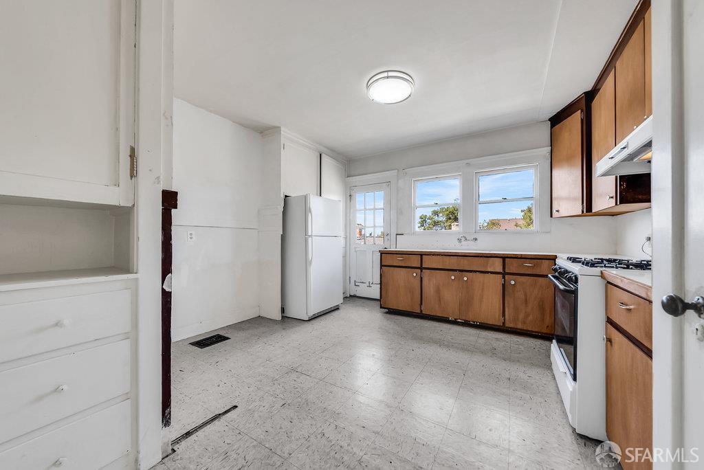 Oakland, California 94602, United States, 2 Bedrooms Bedrooms, ,Residential,Pending,209589