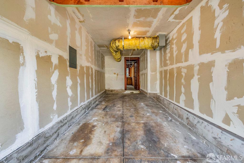 Oakland, California 94602, United States, 2 Bedrooms Bedrooms, ,Residential,Pending,209589